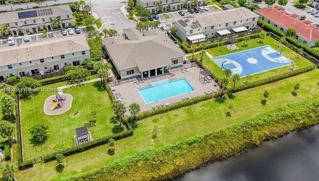 544 NE 4th St, Unit B in Florida City, FL - Foto de edificio - Building Photo