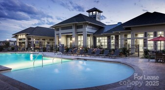 121 Village Green Ln in Mooresville, NC - Building Photo