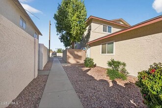 860 E Brown Rd in Mesa, AZ - Foto de edificio - Building Photo