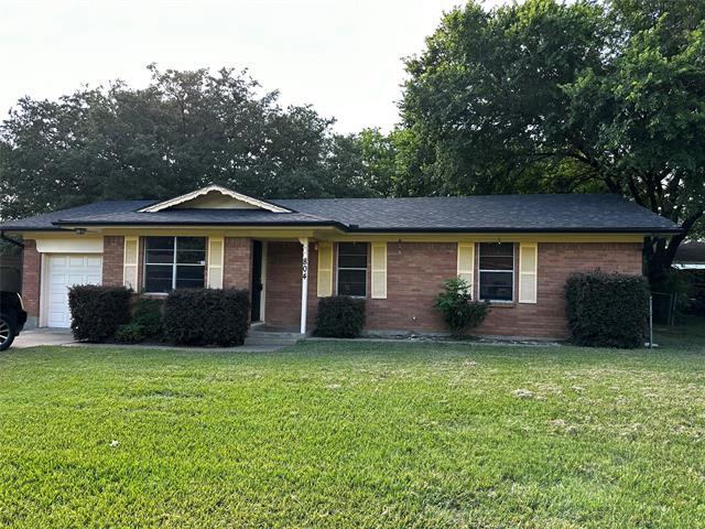 804 Loy Ln in Ennis, TX - Building Photo