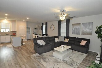 1717 T H Johnson Dr in Taylor, TX - Building Photo - Building Photo