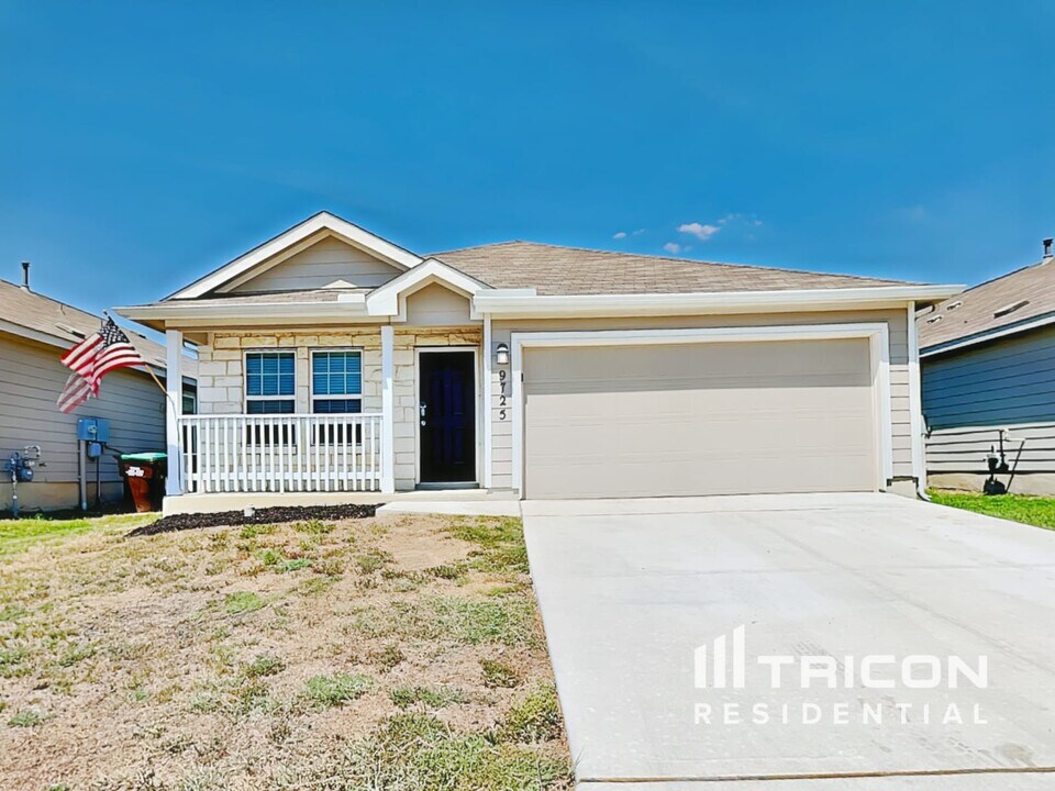 9725 Marbach Brk in San Antonio, TX - Building Photo