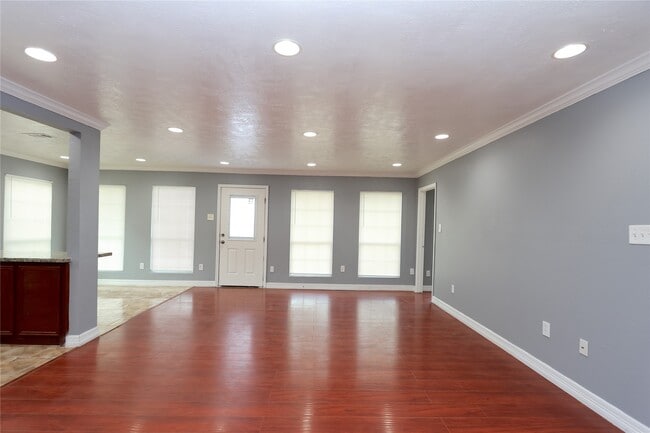6915 La Violetta Dr in Houston, TX - Foto de edificio - Building Photo