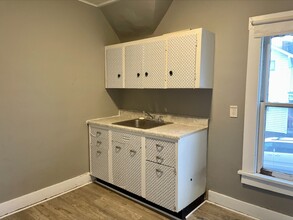 911 Camden Ave SW, Unit 4 in Canton, OH - Building Photo - Building Photo