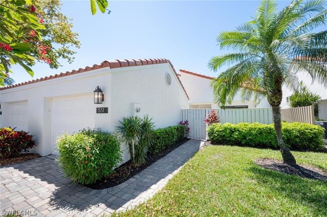 551 Beachwalk Cir in Naples, FL - Building Photo - Building Photo