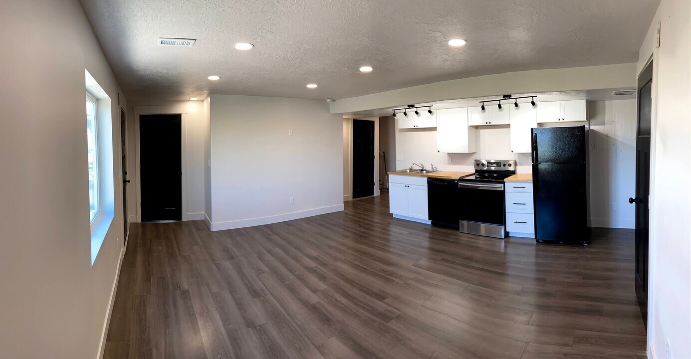 4941 E Silver Ridge Rd, Unit Basement in Eagle Mountain, UT - Foto de edificio