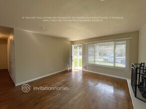 1802 S 246th Pl in Des Moines, WA - Foto de edificio - Building Photo