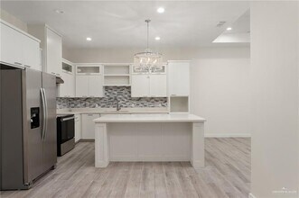 2830 Allen Dr in Edinburg, TX - Building Photo - Building Photo