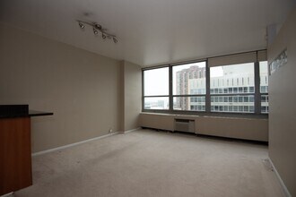 3550 N Lake Shore Dr, Unit 2611 in Chicago, IL - Foto de edificio - Building Photo