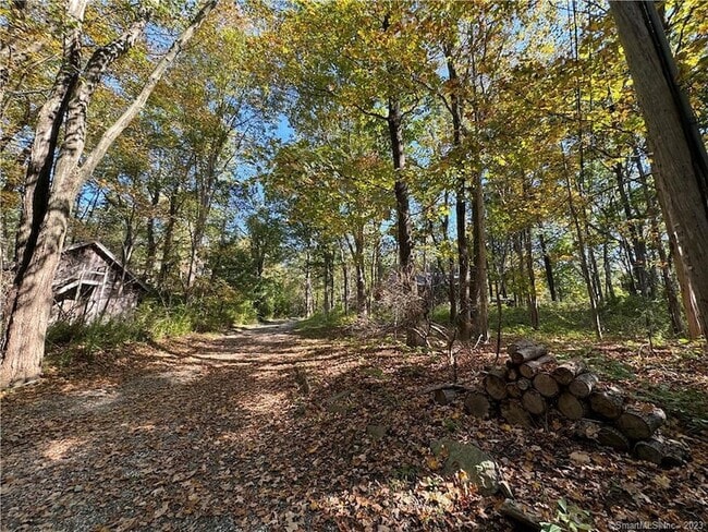 32 Beeholm Rd in Redding, CT - Building Photo - Building Photo