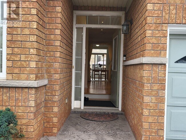 5658 Freshwater Dr in Mississauga, ON - Building Photo - Building Photo