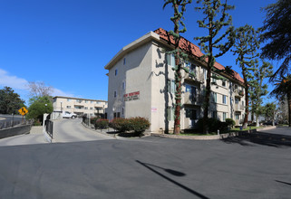 Helen Towers Apartments in Van Nuys, CA - Building Photo - Building Photo