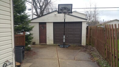 14896 Alberta Ave in Warren, MI - Building Photo - Building Photo