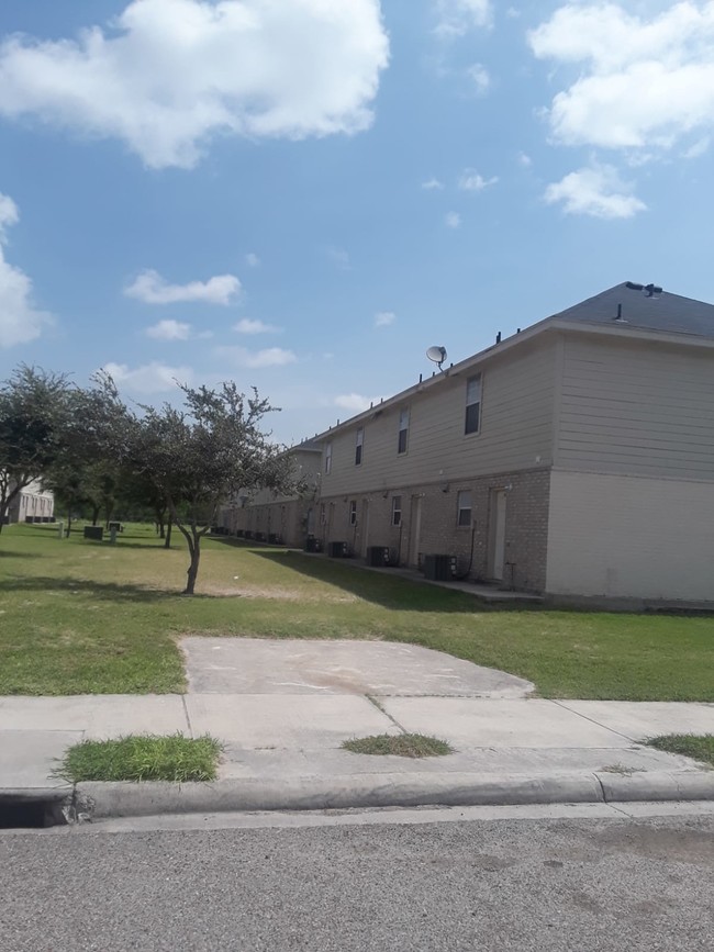 826 S Mississippi St in Alton, TX - Building Photo - Building Photo