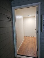 13716 15th Ave NE in Seattle, WA - Building Photo