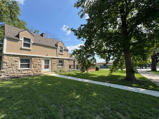 738 E Meyer Blvd in Kansas City, MO - Building Photo - Building Photo