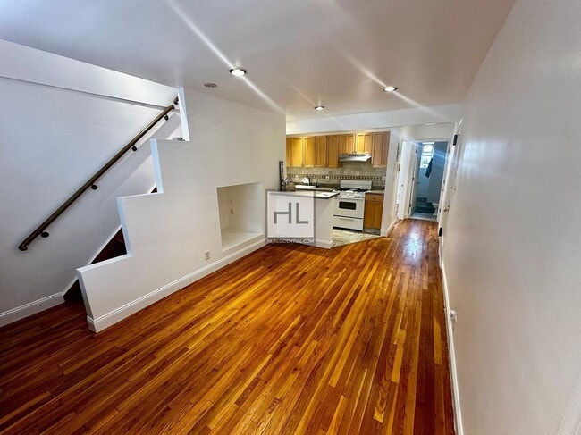 No Fee! Sun-Drenched 2-Bedroom Duplex with