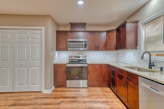 704 W 7th St in Russellville, KY - Building Photo - Building Photo