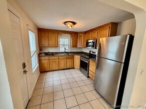 1931 Rte 80-Unit -2 in Guilford, CT - Building Photo - Building Photo