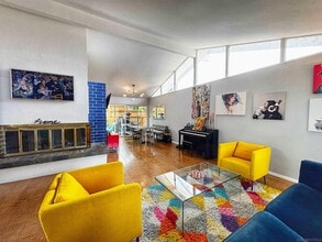 5727 Honors Dr in San Diego, CA - Building Photo - Building Photo