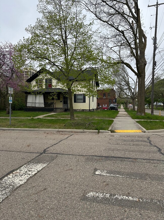property at 233 N Chestnut St