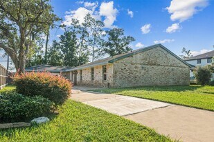 19218 Enchanted Oaks Dr in Spring, TX - Building Photo