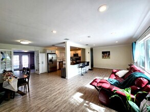 6049 45th Ave N in Kenneth City, FL - Building Photo - Building Photo