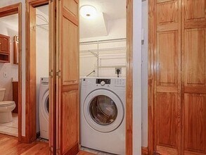 24 Burnside Ave, Unit 24 in Somerville, MA - Building Photo - Building Photo