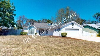 18 Meigs Dr in Shalimar, FL - Building Photo