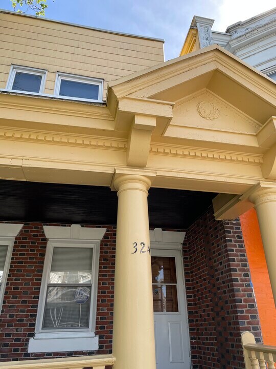 324 W Ashdale St in Philadelphia, PA - Foto de edificio