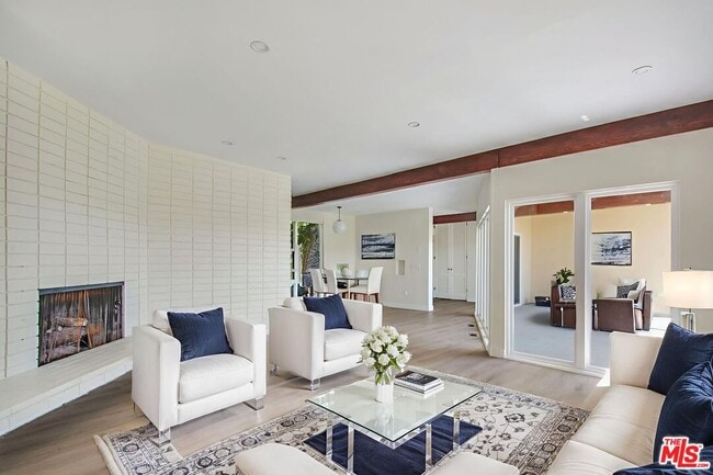 2121 Stradella Rd in Los Angeles, CA - Building Photo - Building Photo