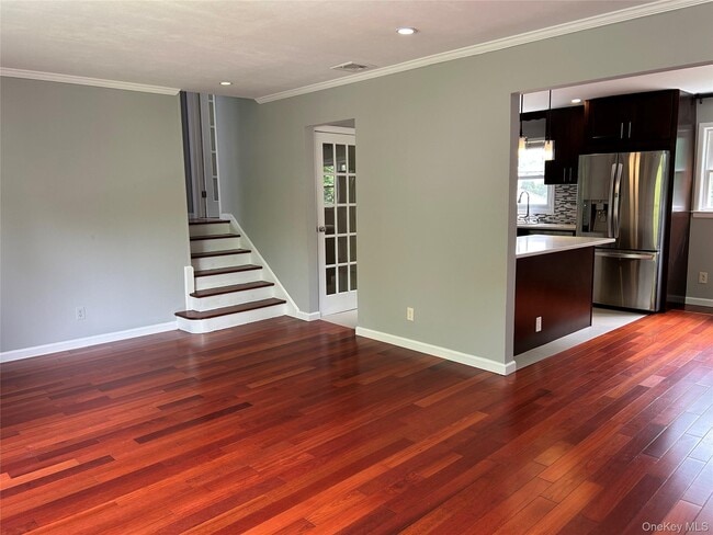 33 Ava Dr in Syosset, NY - Building Photo - Building Photo