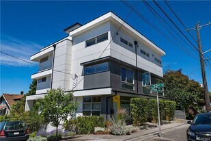 5201 Phinney Ave N in Seattle, WA - Building Photo