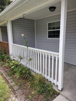 209 S Island St in Kingsland, GA - Building Photo