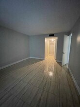 661 N University Dr, Unit 103 in Pembroke Pines, FL - Building Photo - Building Photo