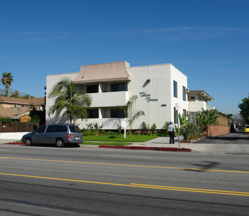 Toluca Lake Apartment in North Hollywood, CA - Building Photo