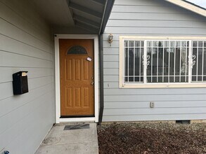 6625 SE 83rd Ave in Portland, OR - Building Photo - Building Photo