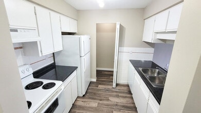 Villa Christina in Abbotsford, BC - Building Photo - Building Photo