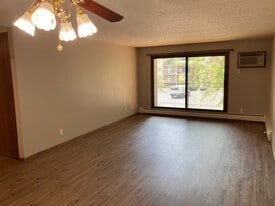 1887 Silver Bell Rd, Unit 215 in Eagan, MN - Building Photo