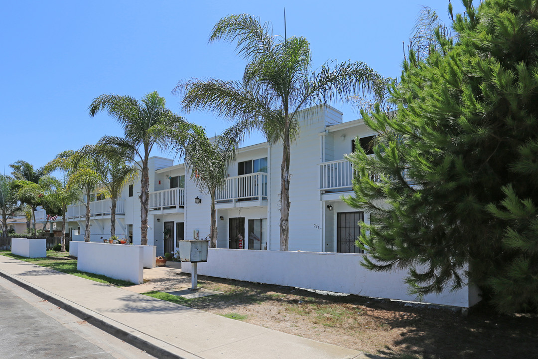 231-247 Elm Ave in Imperial Beach, CA - Building Photo