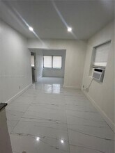 2135 NE 170th St in North Miami Beach, FL - Building Photo - Building Photo