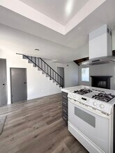 1128 S Edison St in Visalia, CA - Foto de edificio - Building Photo