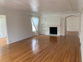 1117 S Hayworth Ave, Unit 1117 in Los Angeles, CA - Building Photo - Building Photo