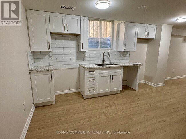 34 Coppard Ave in Markham, ON - Building Photo - Building Photo