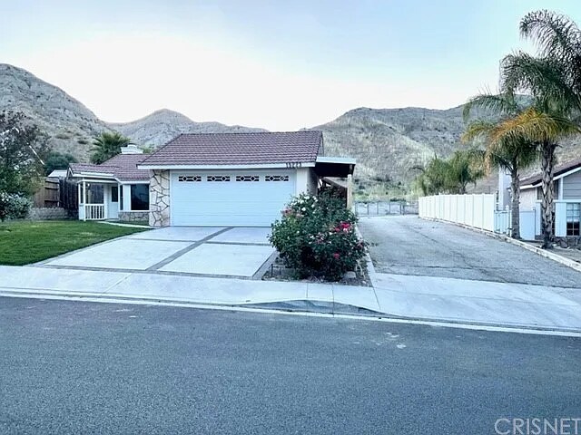 15223 Poppy Meadow St in Santa Clarita, CA - Building Photo