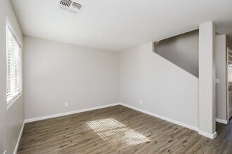 1836 E Silversmith Trail in San Tan Valley, AZ - Foto de edificio - Building Photo