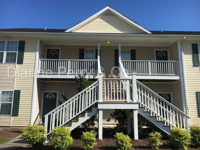 4609 McClelland Dr-Unit -Unit D-103 in Wilmington, NC - Foto de edificio