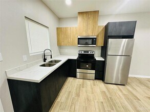 11003 N 36th Ln, Unit 6 in McAllen, TX - Building Photo - Building Photo