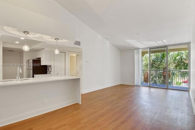 3605 NE 207th St, Unit 1210 in Miami, FL - Building Photo - Building Photo