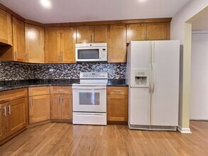 350 Plum Creek Dr in Wheeling, IL - Building Photo - Building Photo